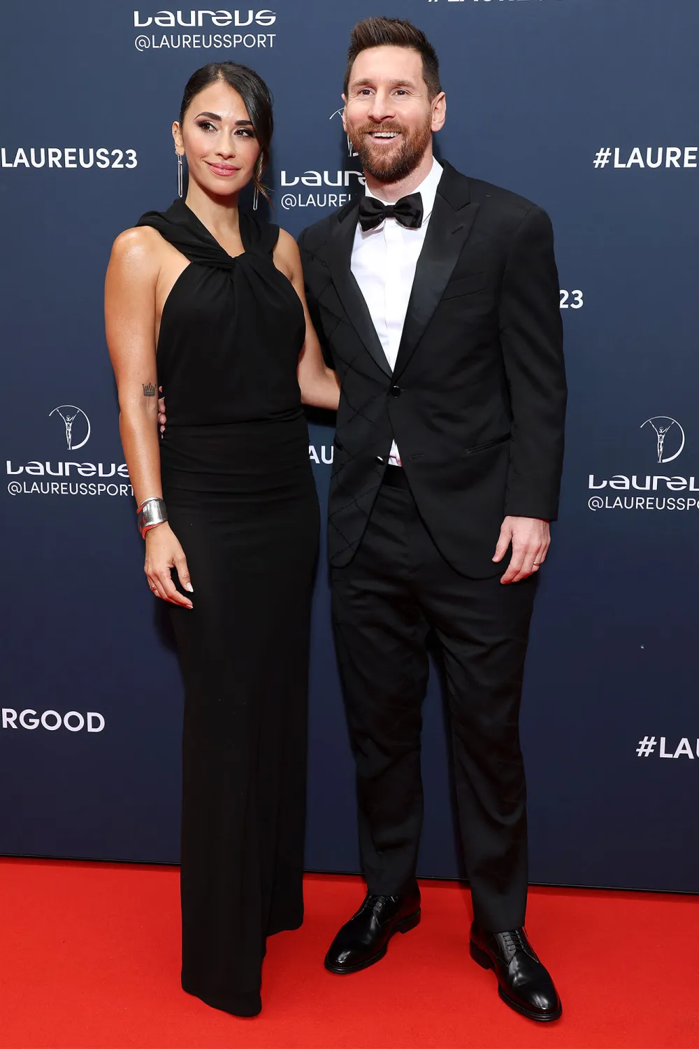 Chris Martin Sings to Lionel Messi Wife Antonella Roccuzzo During Latest Coldplay Kiss Cam