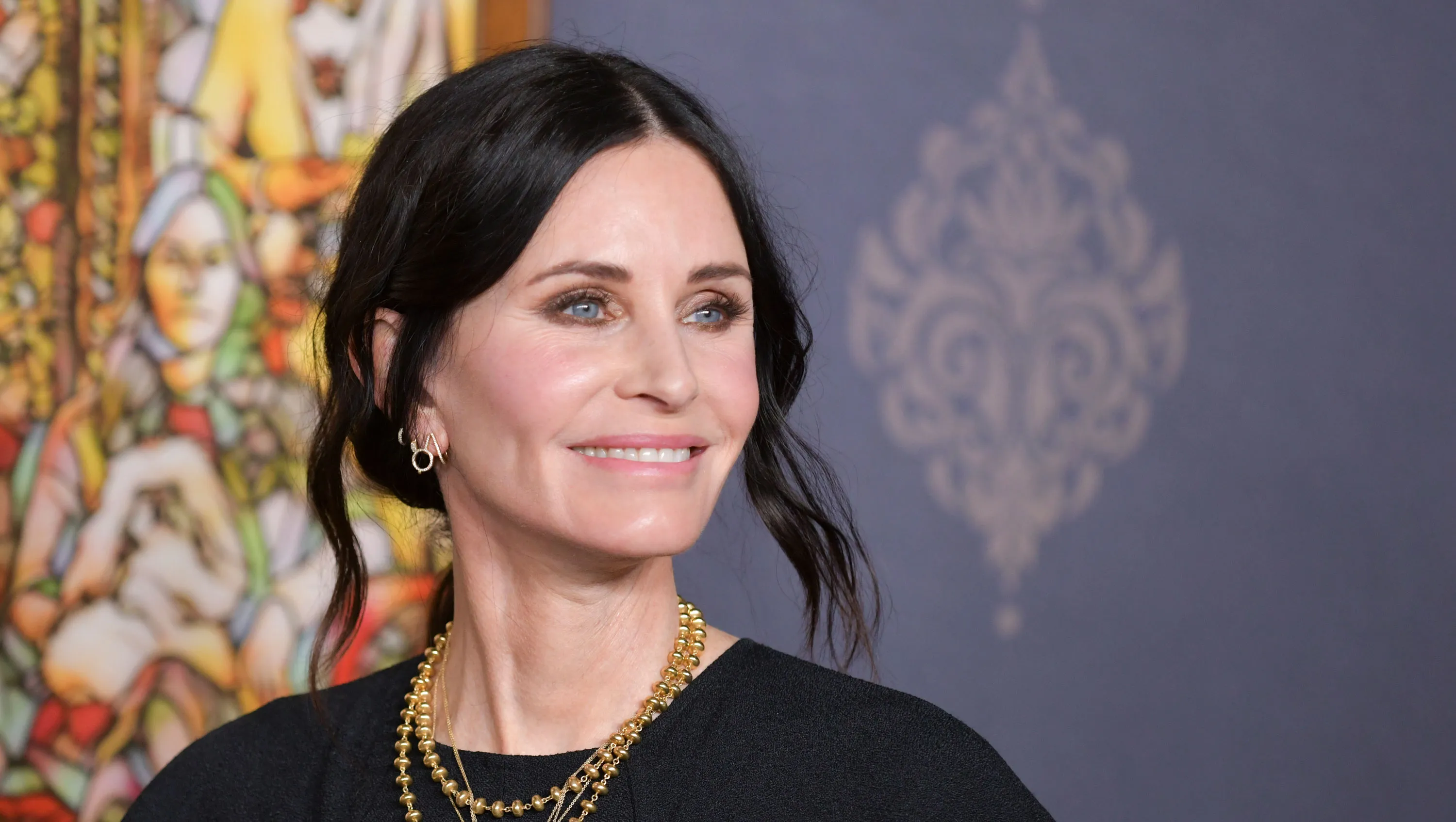 HOLLYWOOD, CALIFORNIA - FEBRUARY 28: Courteney Cox attends the premiere of STARZ "Shining Vale" at TCL Chinese Theatre on February 28, 2022 in Hollywood, California. (Photo by Rodin Eckenroth/WireImage)