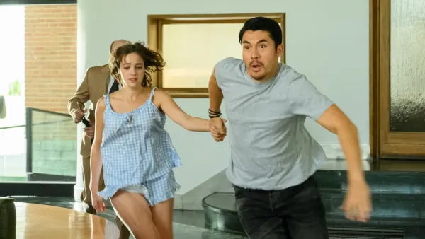 Beatrice Grannò y Henry Golding en Daniela Forever