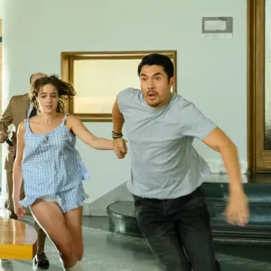 Beatrice Grannò y Henry Golding en Daniela Forever