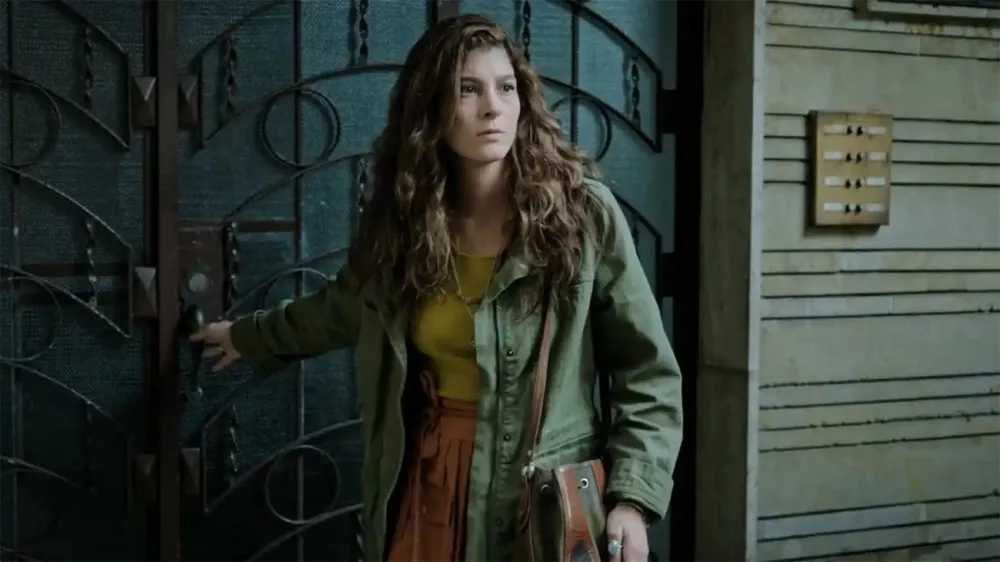 Estefania Pi&ntilde;eres in Delirium