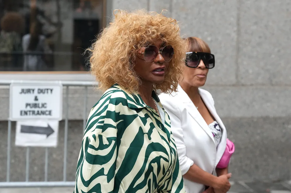 Diddy Tells Mom Janice Combs Gonna Be Alright as Jury Continues Deliberations 2