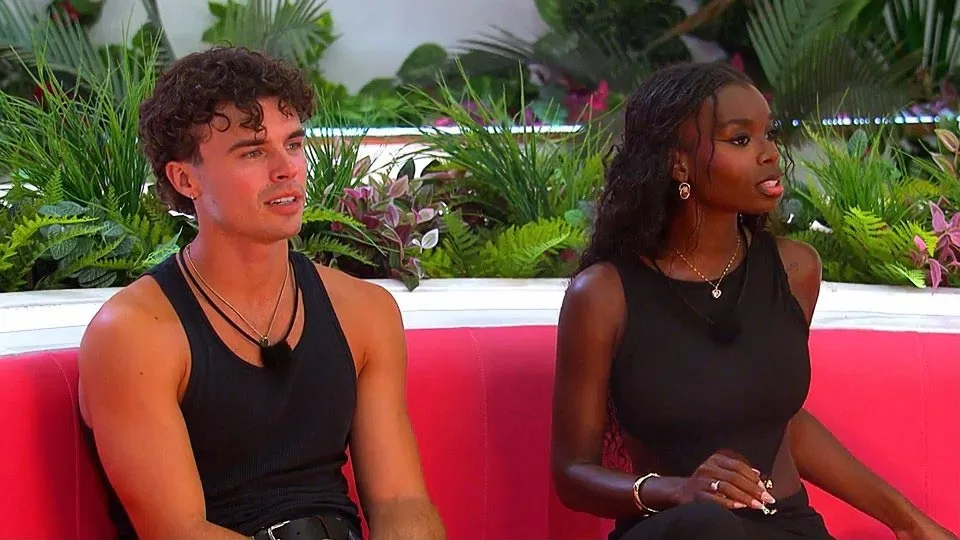 Do Love Island s Nic Olandria Have Matching Necklaces After Cierra s Exit VS LoveIsland Peacock 52 26