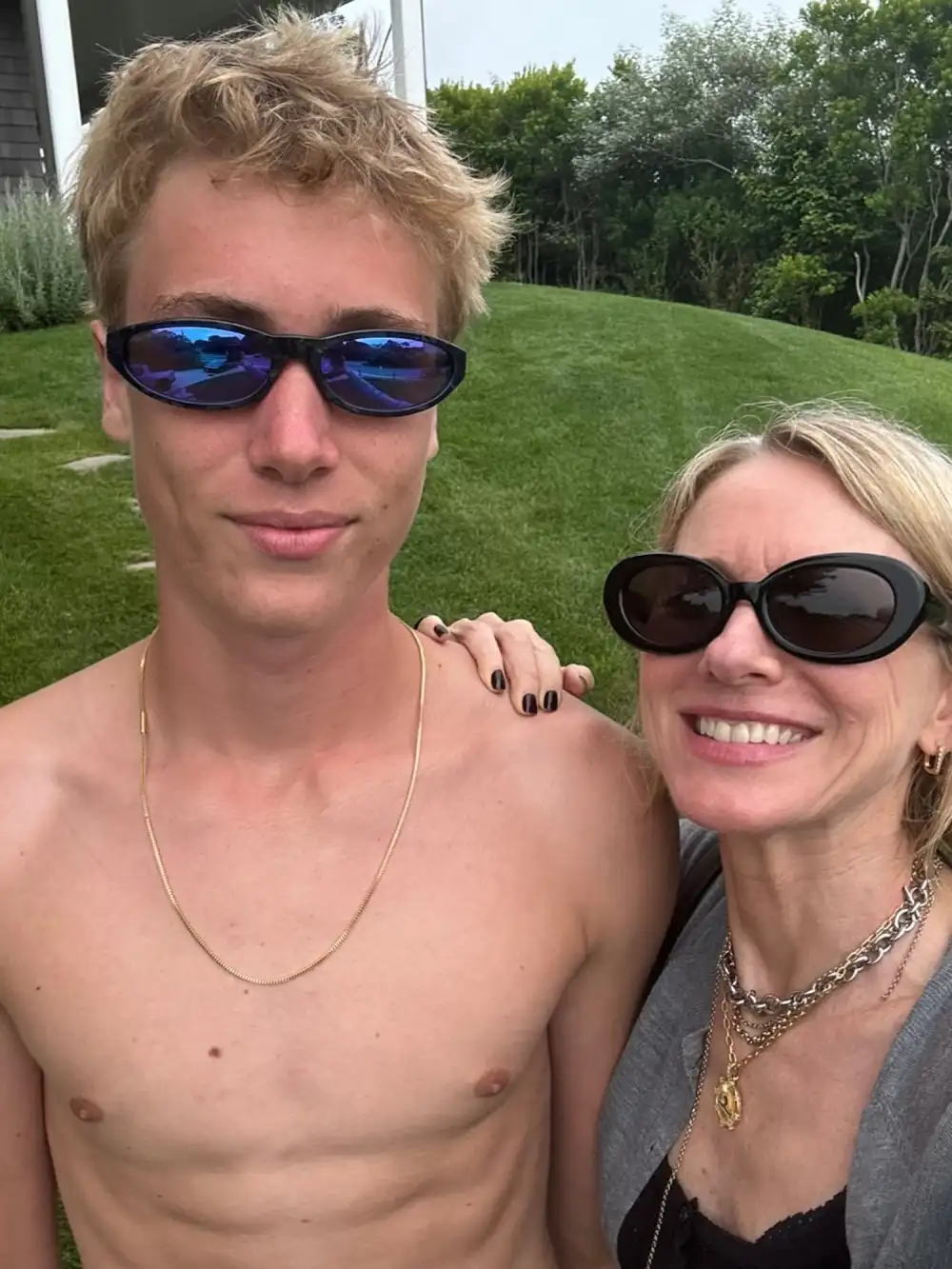 Feature-Naomi-Watts-Shares-Sweet-Tribute-to-Son-Sasha-on-18th-Birthday.