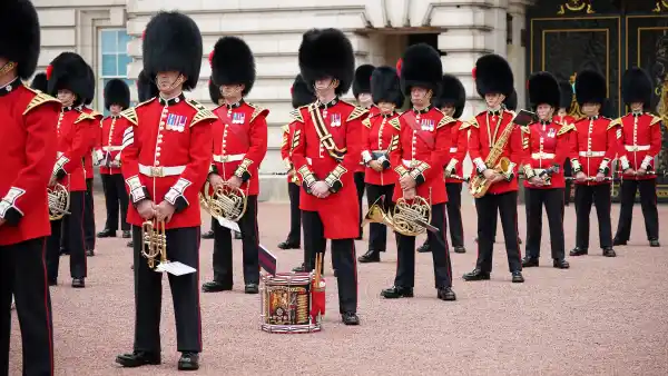 Buckingham Palace Guards Played Pink Pony Club to Celebrate Pride