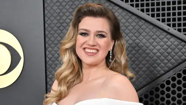GettyImages-1987551537Kelly-Clarkson-Is-Devastated-as-She-Postpones-Las-Vegas-Residency.jpg