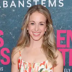 Khloe Kardashian, Chrissy Teigen and Kristen Bell Are as Obsessed With Dr. Becky as Your Mom Friends