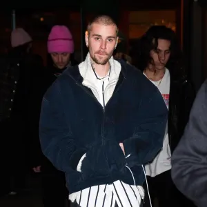 Justin Bieber Includes Viral 'Standing on Business' Clip on New Album 'Swag'