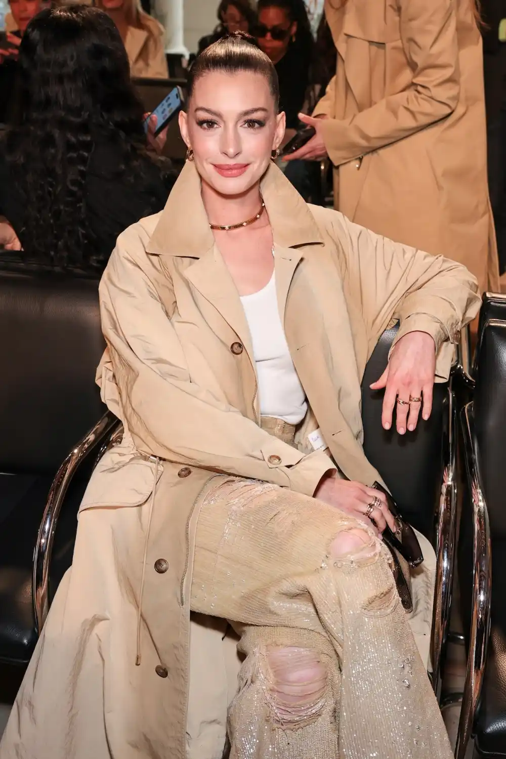 Anne Hathaway comparte una visi&oacute;n poco com&uacute;n de la vida con su esposo y sus hijos