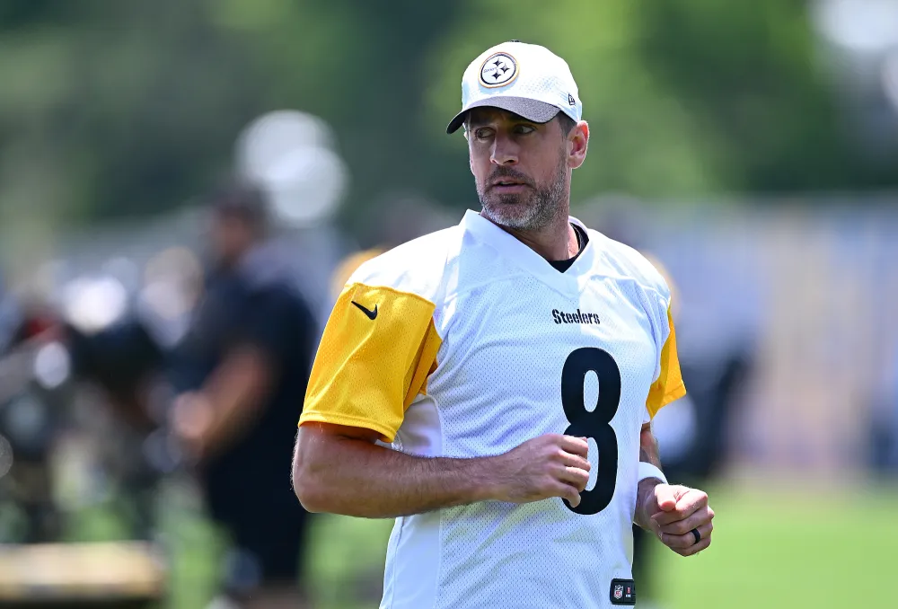 GettyImages-2219834984 Aaron Rodgers Steelers Minicamp June 2025