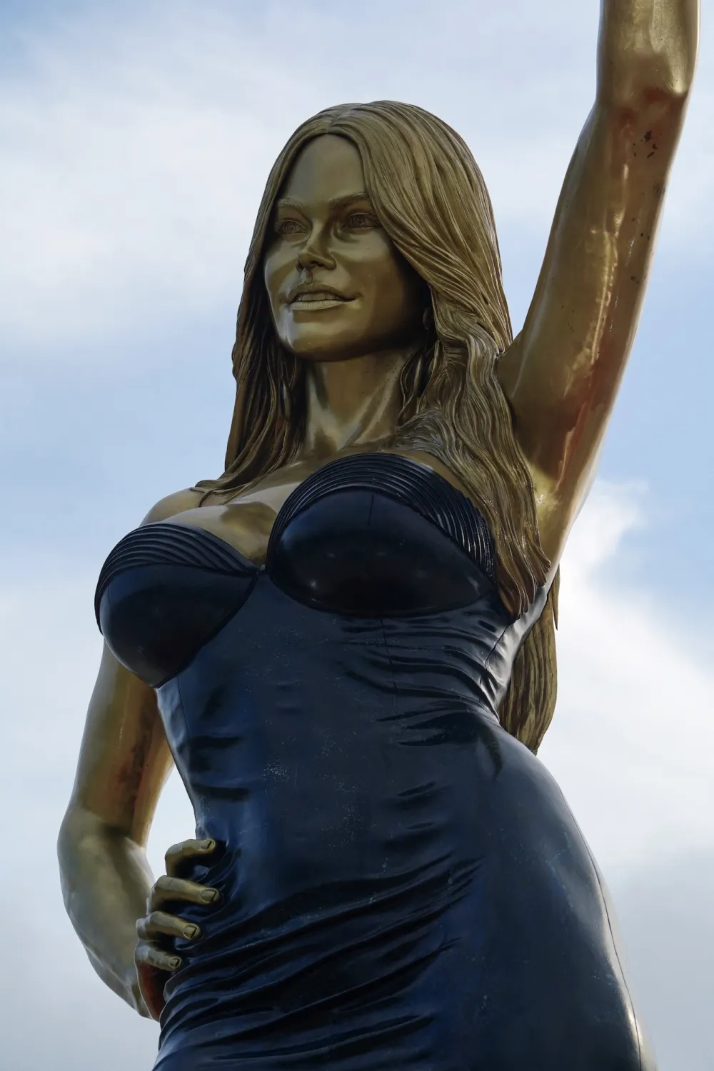 Sofia Vergara Honored With 24 Foot Statue in Her Native Colombia See Photos