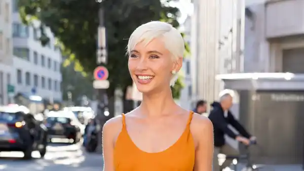 GettyImages-2224171588 jude laws daughter iris shows off butt and goes braless