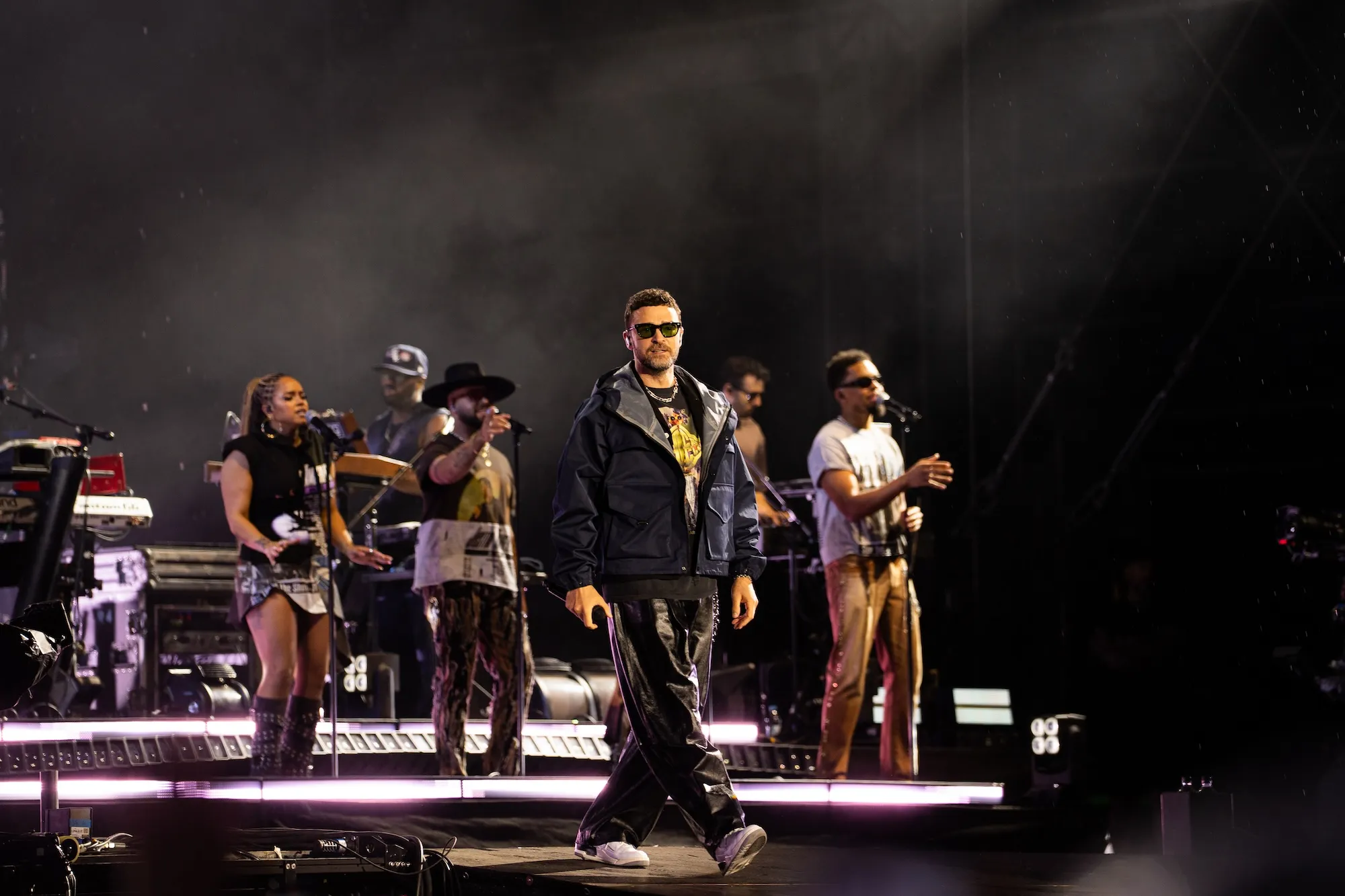 Justin Timberlake Appears to Yell at Stage Crew in New Video