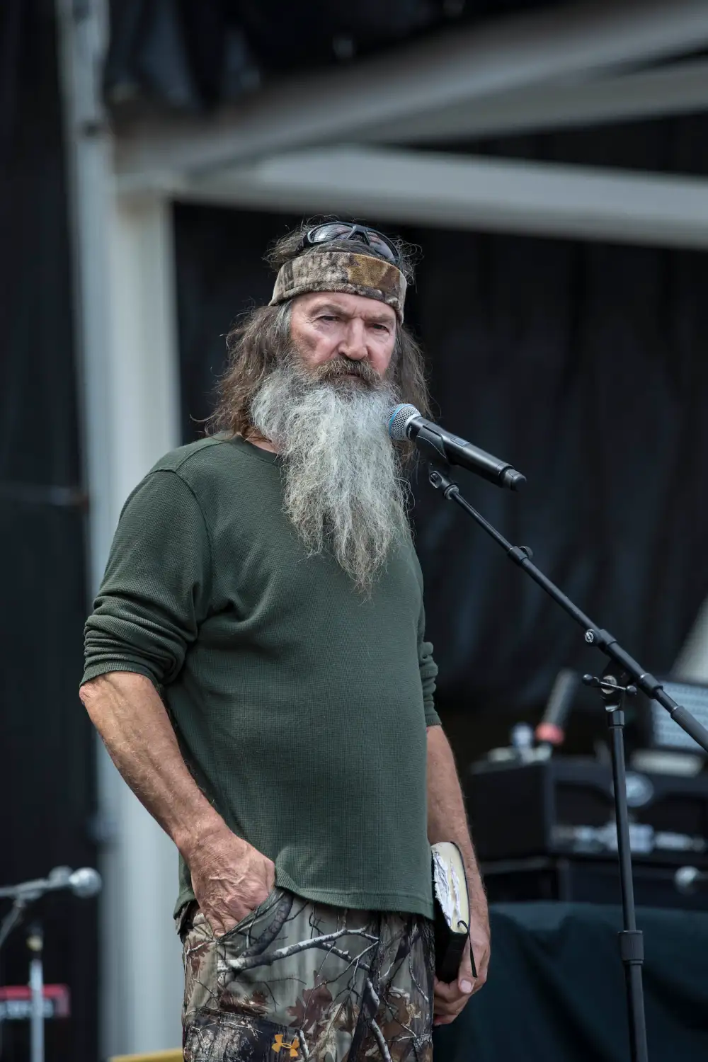 GettyImages-523919032-Duck-Dynasty-Star-Willie-Robertson-Reveals-Late-Dad-Phils-Last-Words.jpg