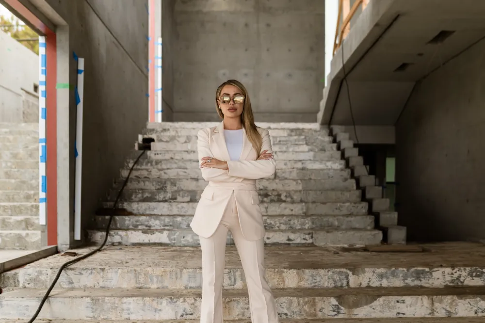 Inside Amanda Lynn 30M Deal to Sell Kanye West Former Malibu Mansion Kanye House 2