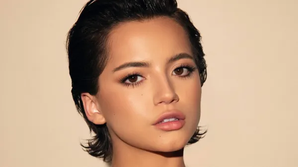 Isabela Merced es Hawkgirl en Superman