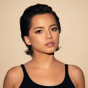 Isabela Merced es Hawkgirl en Superman