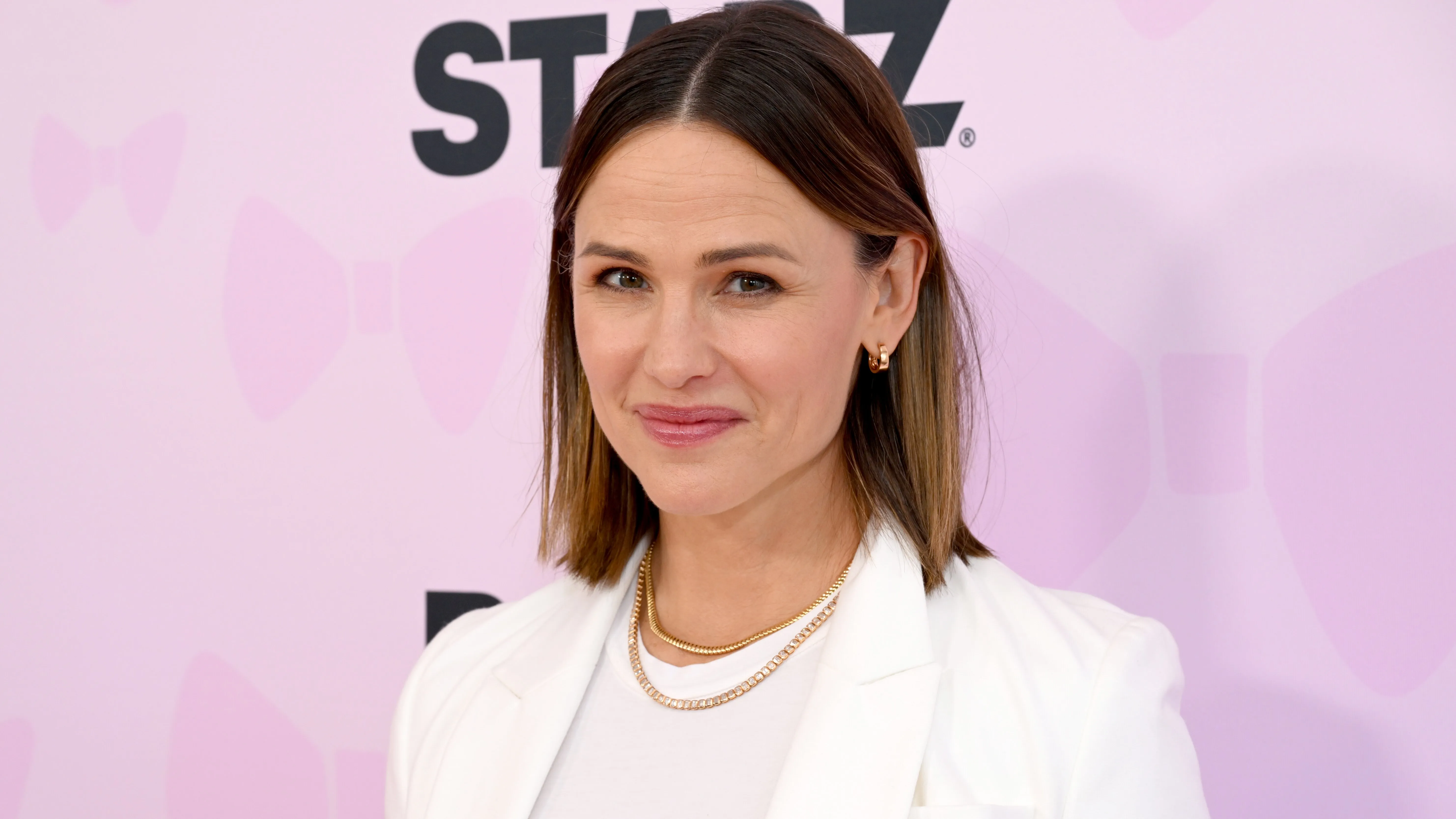 Jennifer Garner Used This Oil to Help With Thinning Hair and Said the Scent Is ‘Better Than Perfume’