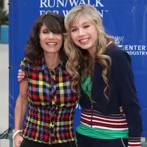 Jennifer Aniston Is Playing Jennette McCurdy s Mother in I m Glad My Mom Died Series