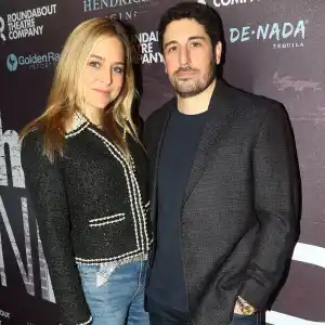 Jenny-Mollen-and-Jason-Biggs-GettyImages-1466975573