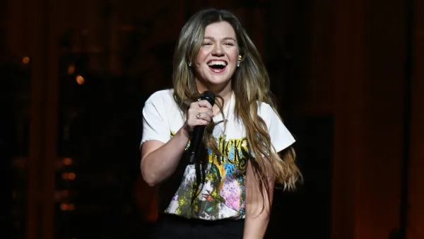 Kelly-Clarkson-GettyImages-2224788626