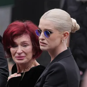 Kelly Osbourne Wears Ozzy s Sunglassses at His Funeral