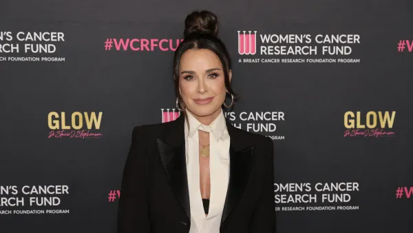BEVERLY HILLS, CALIFORNIA - APRIL 10: Kyle Richards arrives at "An Unforgettable Evening" Benefiting The Woman's Cancer Research Fund at Beverly Wilshire, A Four Seasons Hotel on April 10, 2024 in Beverly Hills, California. (Photo by Kevin Winter/FilmMagic)