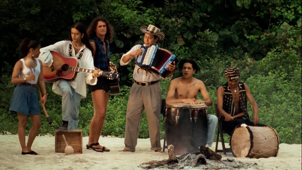 Carlos Vives, con su grupo de vallenato en la grabaci&oacute;n original de "La tierra del olvido"