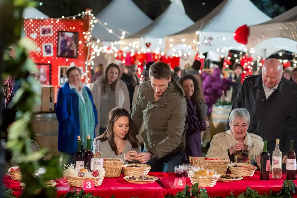 Lacey Chabert and Andrew Walker Reuniting for New Hallmark Movie 2025