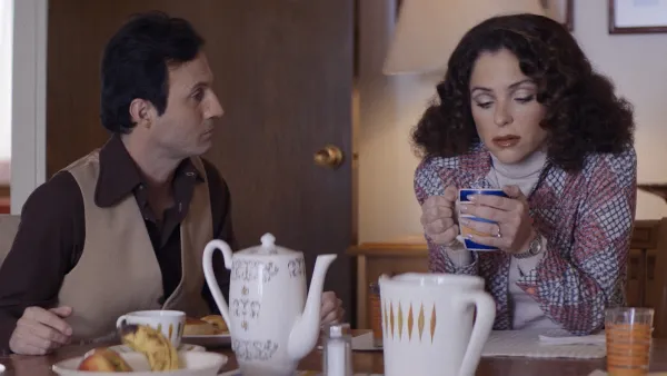 Pablo Cruz y Paulina Dávila como Chespirito y Graciela Fernández