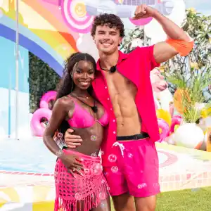 Nic-and-Olandria-feature-NUP_208070_00199