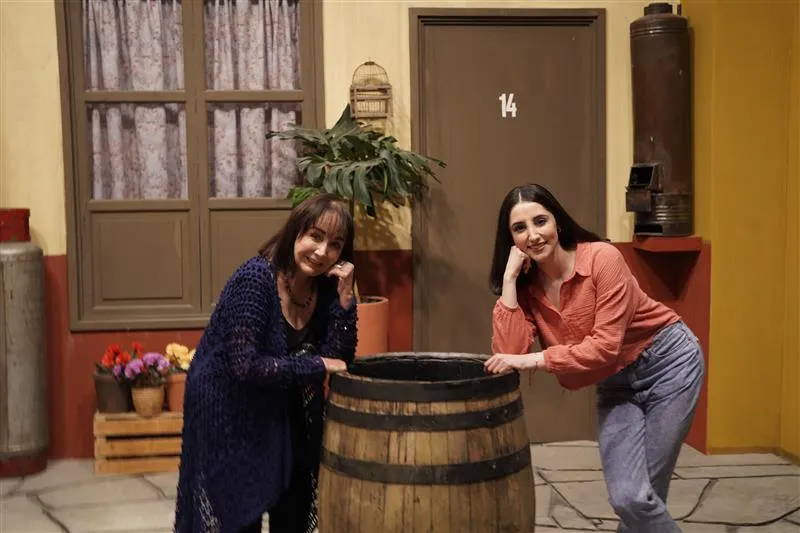 Mar&iacute;a Antonieta de las Nieves y Paola Montes de Oca en la bioserie de Chespirito