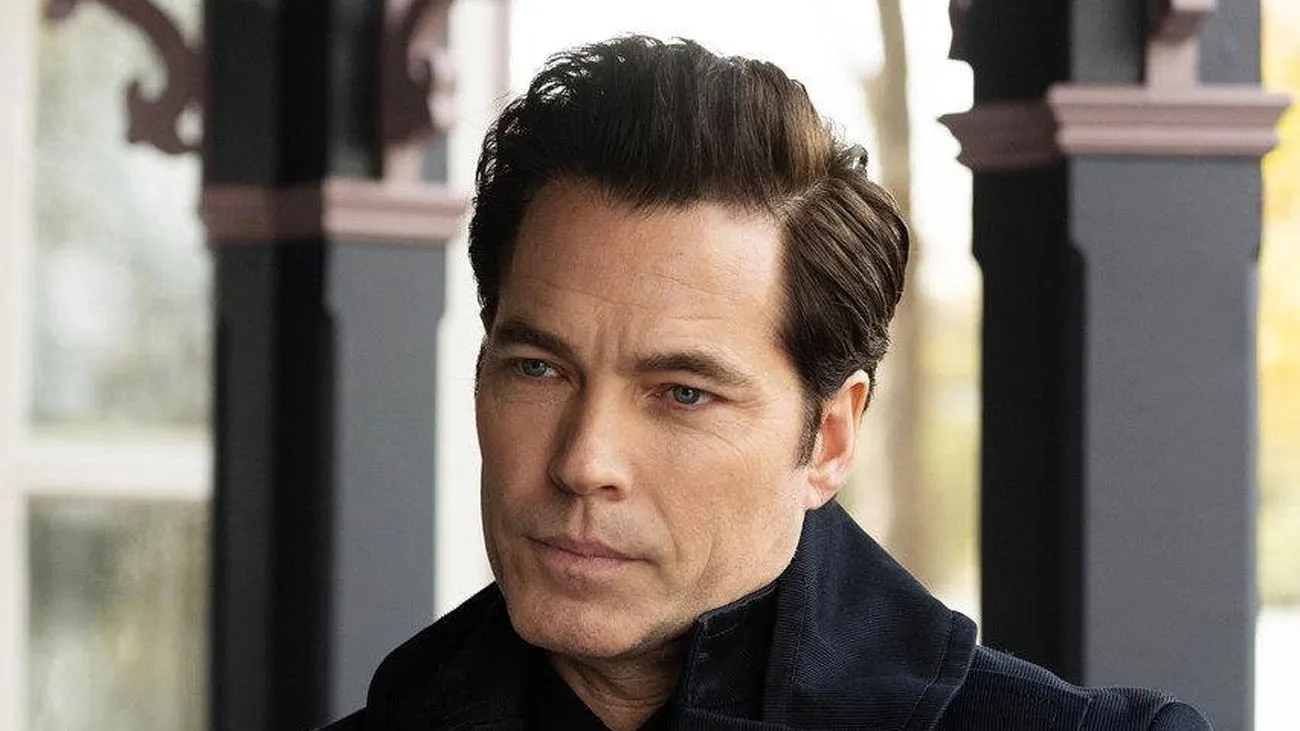 Tim Rozon in SurrealEstate