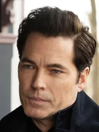 Tim Rozon in SurrealEstate