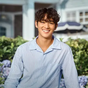 TSITP Star Sean Kaufman Explains How His Season 3 Glow Up Came to Be