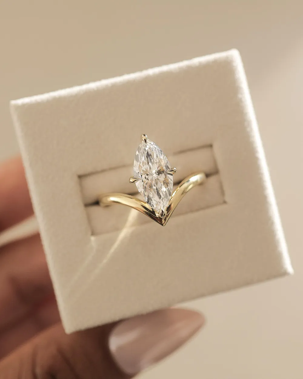 These Stunning Sustainable Engagement Rings and Wedding Bands Give Off Boutique Energy 006