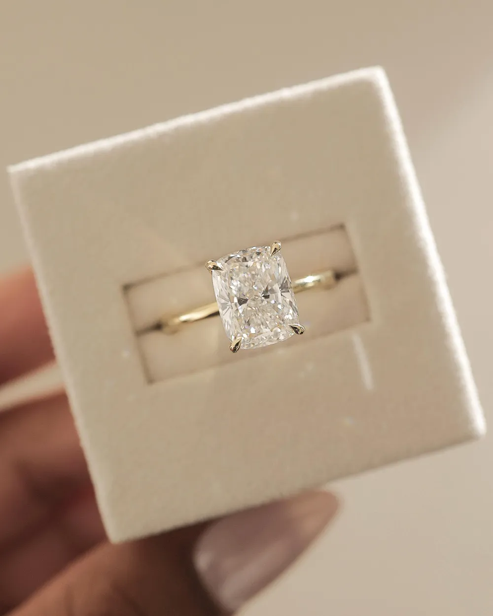 These Stunning Sustainable Engagement Rings and Wedding Bands Give Off Boutique Energy 007