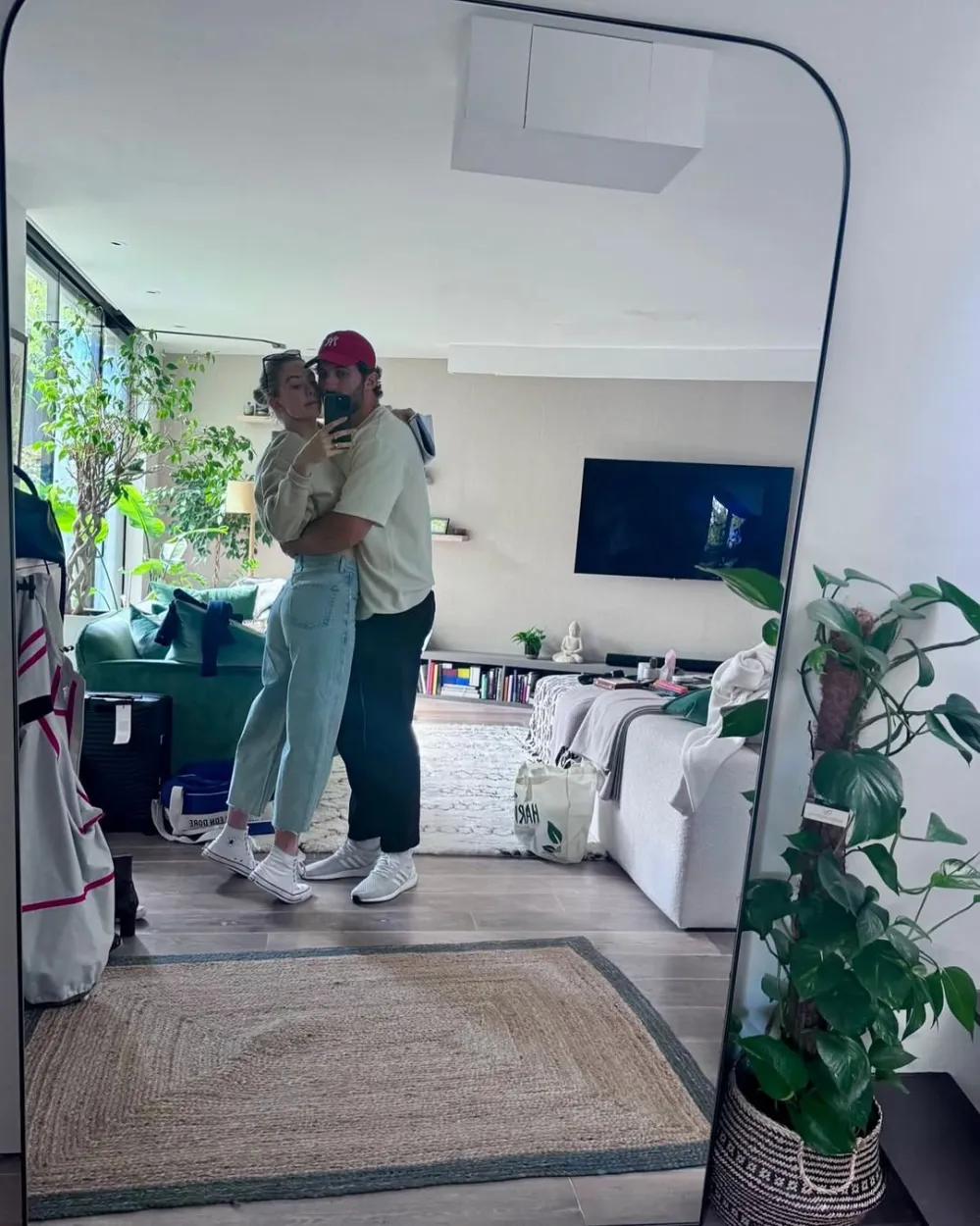 Who Is Vanessa Kirby Dating 2