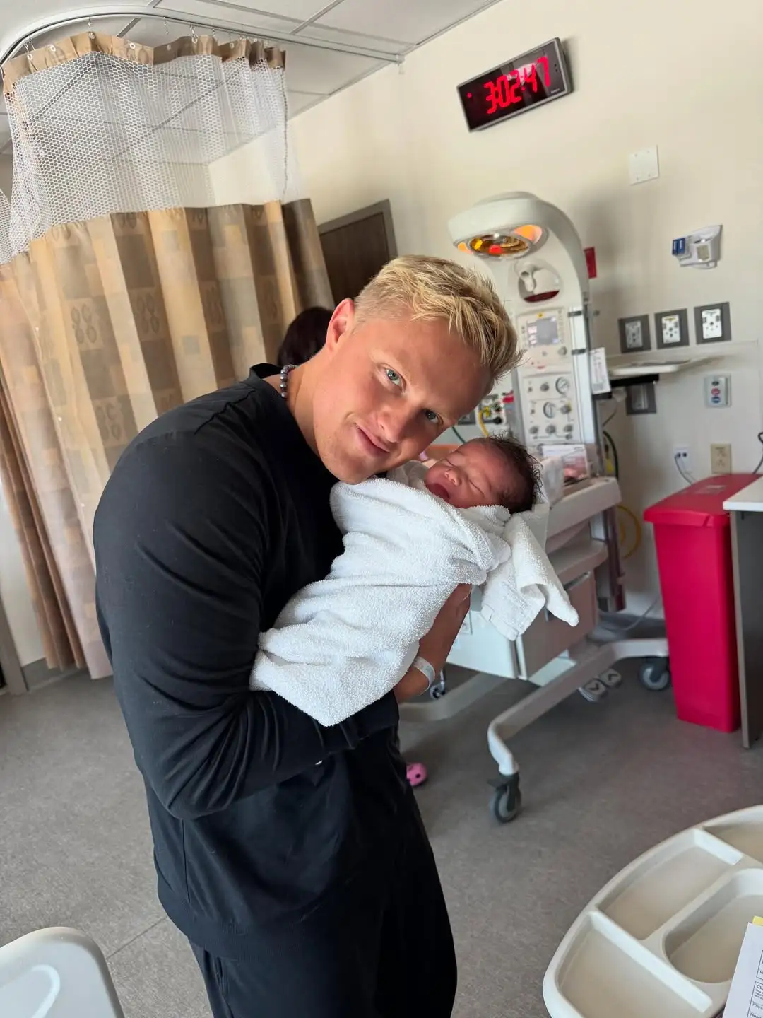 Mormon Wives' Zac Affleck Shares Cute Photos of Newborn Daughter Penelope