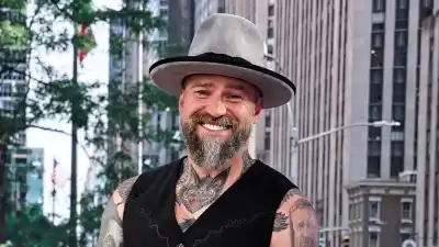 Zac Brown Gushes Over Fiancee Kendra Scott After Engagement Different Than Anything I ve Ever Had Exclusive GettyImages 2226808331