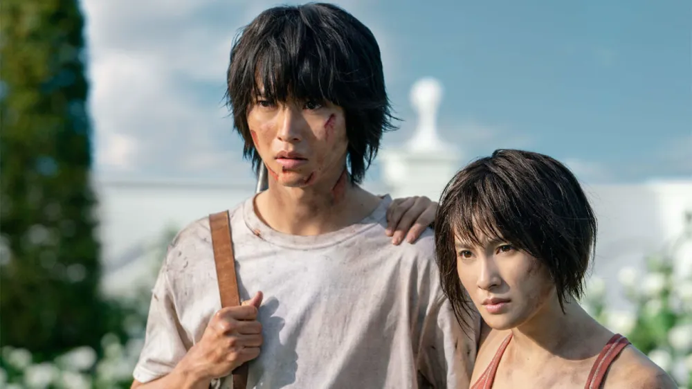 Kento Yamazaki and Tao Tsuchiya in Alice in Borderland