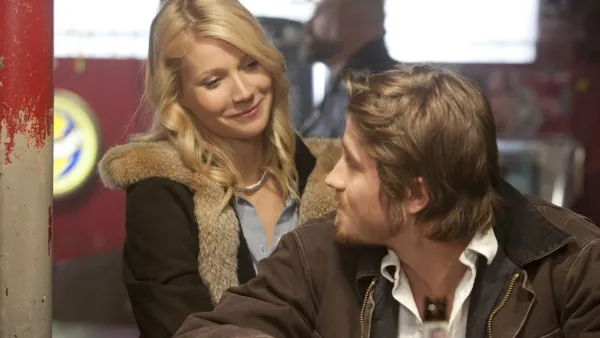Gwyneth Paltrow and Garrett Hedlund in Country Strong