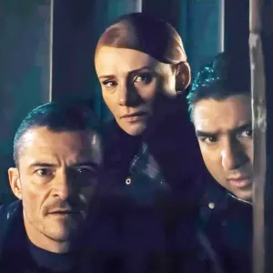 Orlando Bloom, Bryce Dallas Howard, Nick Mohammed in Deep Cover