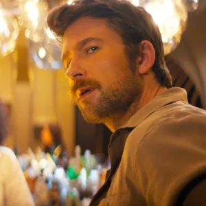 Gabrielle Ryan, Brandon Sklenar in Drop