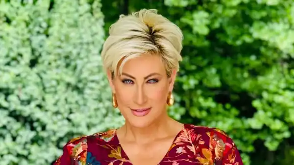 Kim Gravel Reacts to Being QVCs Vendor of the Year Dream Come True