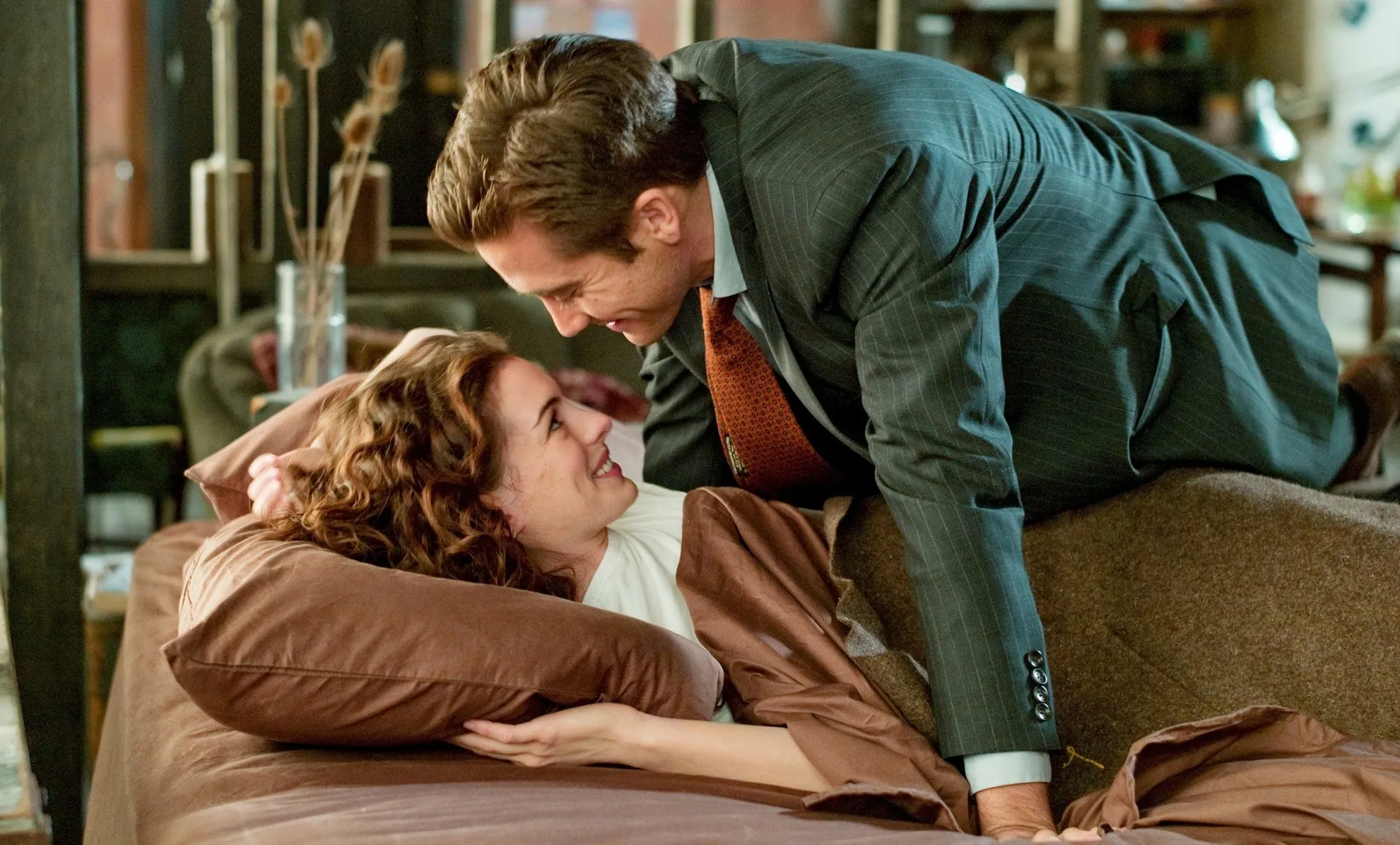 Anne Hathaway and Jake Gyllenhaal in Love & Other Drugs