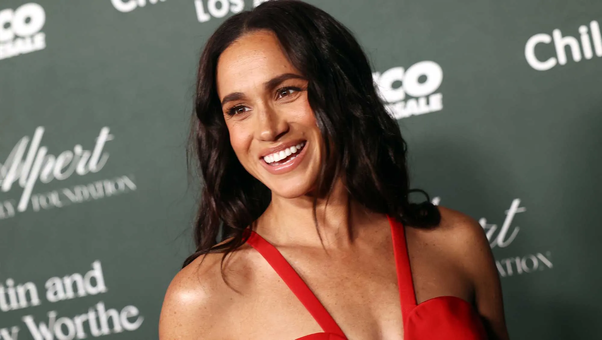 Meghan Markle Button Up