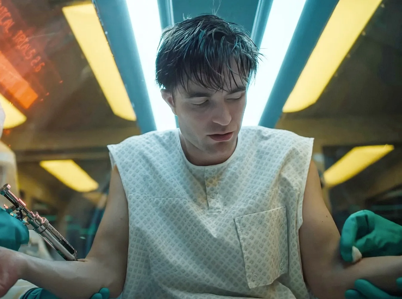 Robert Pattinson in Mickey 17