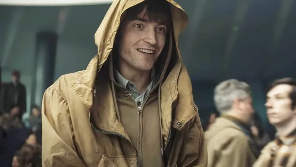 Robert Pattinson in MIckey 17