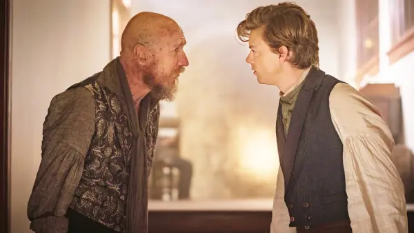 David Thewlis, Thomas Brodie-Sangster in The Artful Dodger